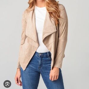BBDAKOTA WOMEN'S WADE FAUX SUEDE JACKET Cappuccino